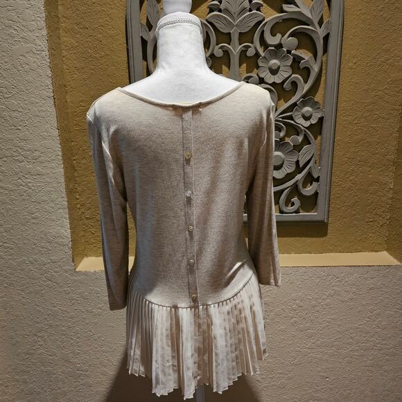 Pebble & Stone S Pleated Back Top Beige Boho Chic Minimalist Chic Layered Blouse - Picture 4 of 11